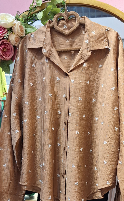 شومیز زنانه شیشه ای با پارچه لطیف وسبک مناسب استایل اسپرت وروزمره باقیمت عالی
